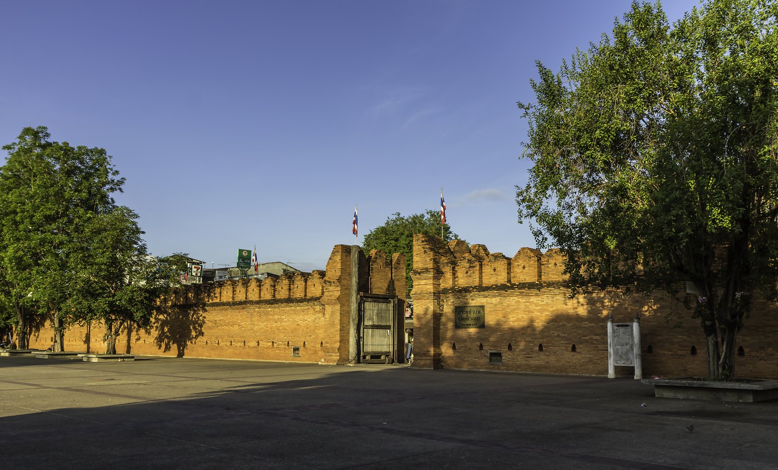 치앙마이 태국 풍경 - Chiang Mai - East gate of the city wall - 0001.jpg