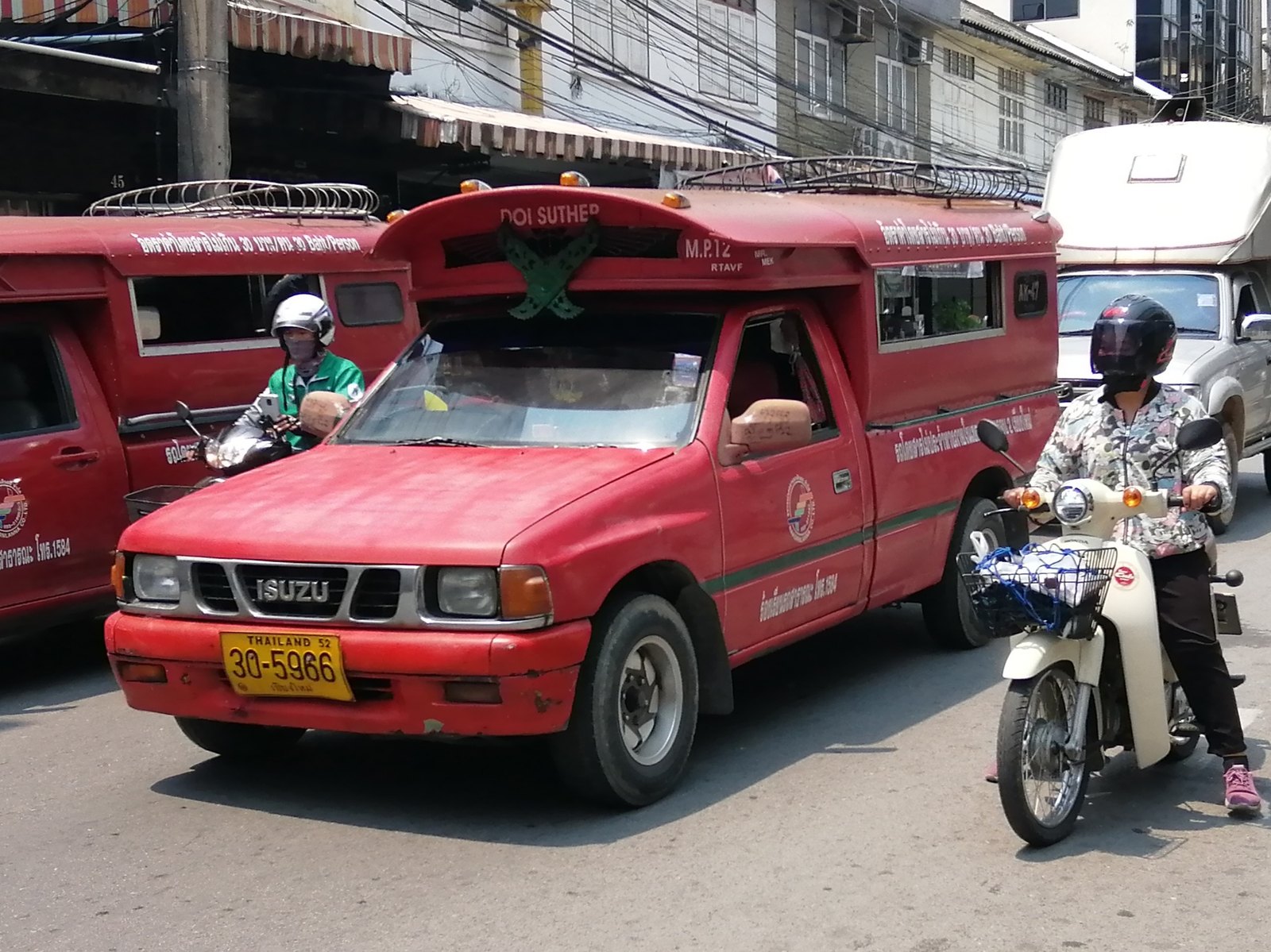 치앙마이 태국 풍경 - Red Car Chiang Mai (7).jpg